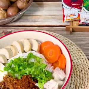 ตรา WOW WOW ว๊าว มีให้ เลือก 5 รสชาติ เส้นหนึบ ก๋วยจั๊บญวน คาตาคุริ อุด้งหม่าล่า เส้นหนึบหม่าล่า อุดังแมรี่คริสมาส การ์ตูน