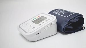 จัดส่งจากประเทศไทย รับประกัน 2 ปี Home Health care Digital LED Automatic Blood Pressure Monitor Meter Arm Type (With Voice)