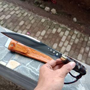 Pisau dapur seset daging gagang bambu kekinian dengan bilah tajam dan pegangan ergonomis.