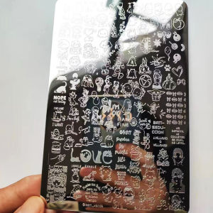 ฮาโลวีนแผ่นปั๊มเล็บวันวาเลนไทน์ดอกไม้การ์ตูนสัตว์แผ่นเล็บสแตนเลสสตีลแผ่นเล็บลายฉลุ