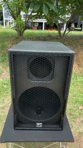 ตู้ลำโพงกลางแหลม15นิ้ว (ราคาต่อใบ) ใส่แหลมจรวด888กับปากแตร8*8นิ้ว ไม้อัดแท้ หนา15มิล อุปกรณ์ครบ ตะแกรงเหล็ก สเปคอน เบ้าเสียบ ลูกยางรองกันลื่น ตัดงานด้วยเครื่องCNC