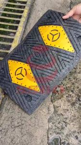 POLISI TIDUR RUBBER SPEED BUMP PENGHAMBAT LAJUR MOTOR MOBIL 50 CM COD TERLARIS