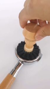 แปรงปัดผงกาแฟจากบาสเก็ท ด้ามจับไม้ ขนาด 58 มม. แปรงปัดกากกาแฟ