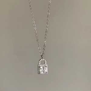 Medanbro Acc-1593 Korean style Aksesoris Fashion Liontin gembok Kalung Rantai Wanita