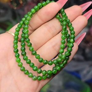 Chuỗi 3v 5li Diopside thiên nhiên mã này xanh mướt cho mệnh Mộc và Hỏa  - Phong Thủy TUDO
