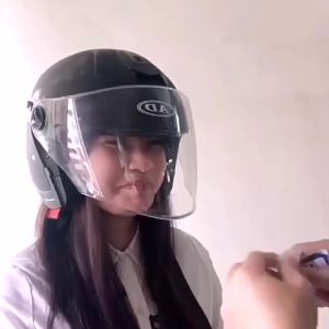 ฟิล์มกันน้ำติดหมวกกันน็อค ฟิล์มติดหมวกกันน็อค ฟิล์มกันฝน ฟิล์มหมวกกันน็อค ป้องกันฝ้าที่เกิดจากการหายใจทำให้การมองเห็นไม่ชัด