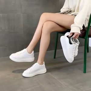 SERENE ผู้หญิงรองเท้าลำลองฤดูใบไม้ผลิร้อยนักเรียนเกาหลีรุ่นหนาพื้นรองเท้าสีขาวขนาดเล็ก