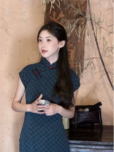 Young Style Long Checkered Qipao Womens Slim Fit Daily Wear Retro Polyester Fiber High Slit Short Sleeve Summer New Arrival