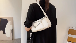 Túi xách thiết kế đơn giản phong cách niche mới dễ phối đồ cho nữ