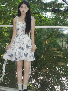 ชุดเดรสสายเดี่ยวพิมพ์ลายผีเสื้อสไตล์ฝรั่งเศส ชุดเดรสผู้หญิงฤดูร้อน ดีไซน์นุ่มนวล ชุดเดรสแขนกุดคอวี ชุดเดรสผู้หญิง