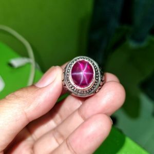 Cincin merah siam sintetic dim 12 / batu akik merah siem star tidak asli