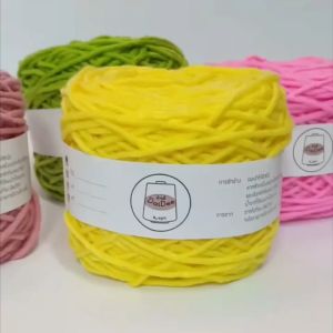 ไหมพรมเส้นใหญ่ ( 100 กรัม ) เส้นไหมเกลียวสวย นุ่ม ฟู ถักชิ้นงานเสร็จเร็วมาก ขนาดเส้นประมาณ 2.7-3.0 มิลิเมตร เวลาถักเกลียวเส้นไม่แตก ควักง่าย