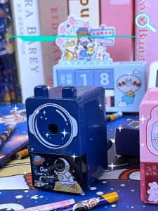 Cartoon Rotary Pencil Sharperner Hand Crank Manual Mechanical Childrens Pencil Sharpener