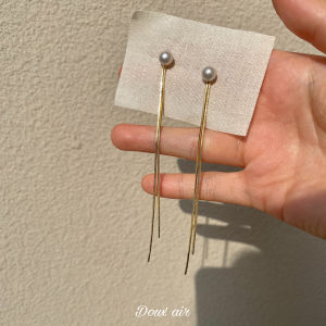 DouxAir พู่สีเทามุก 925 ต่างหูเงินยาวมีสไตล์เก๋เครื่องประดับอินเทรนด์สําหรับผู้หญิงในวัสดุผสมที่มีรูปแบบอื่นๆ