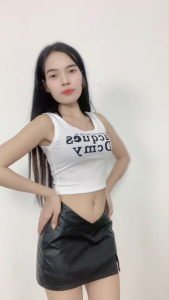 ชุดเซ็ตผู้หญิง สีเรียบ กระโปรงเข้ารูปเท่ ดีไซน์เก๋ไก๋ งานคุณภาพดี ใส่แล้วมั่นใจ