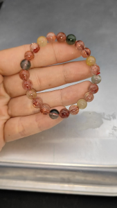 สร้อยข้อมือหินไหม5สี (Rutile Quartz) ราชาความมั่งคั่งและร่ำรวย ขนาด 8 มิล เกรด AAA ไหมแน่น เนื้อใส หินแท้จากประเทศบราซิล