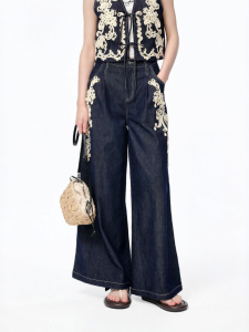 Embroidered Conch Decorative Jeans