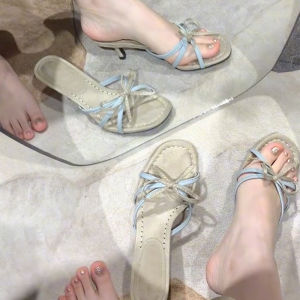 รองเท้าแตะส้นสูงสไตล์ฝรั่งเศสสำหรับผู้หญิง ทรงหัวมน สำหรับใส่กลางแจ้งในช่วงฤดูร้อน รองเท้าแตะส้นบาง รองเท้าแตะส้นเตี้ยสุดเก๋