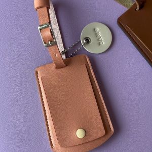 สลักชื่อ! HILMYNA Twelve Luggage Tag สร้างรายได้ กระเป๋าเดินทาง แทค รวม 5 ป้ายหนัง