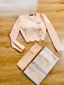 AF ชุดผู้หญิง ชุดพื้นเมือง  เสื้อสีพื้น มีให้เลือก 11 สี  M 34" / L 36" / XL 38" BIG SIZE  XXL 40" *** 1 SET  เสื้อ + ผ้าถุงสำเร็จ + ผ้าสไบ