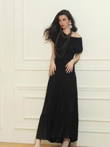 Elegant Black French Style Night Rose Off-shoulder Top and High-waisted Skirt Set