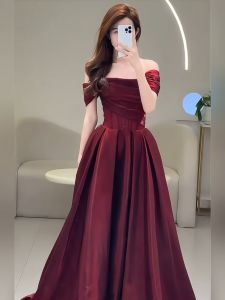 Red Satin Long One Shoulder Wedding Dress Sweet Style mid Waist Princess Ball Gown for Wedding Banquet Performance And Daily Wear