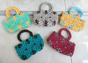 Dompet Rajut Tali Kur Muat HP Dompet Talikur Motif Mawar Motif Daun Dompet Talikur HP warna coklat pink hijau
