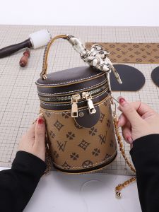 Handmade Geometric Print Deer Water Bucket Bag Fashionable Trendy Crossbody S Satchel for Women Casual Zipper Closure