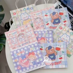 Túi Giấy Đựng Quà Tặng Hình Bé Gái Gấu Thỏ Có Quai Xách Tiện Lợi Dễ Thương [ HCM ]