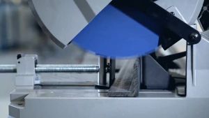 ใบเลื่อยวงเดือน ฟันคาร์ไบด์ ตัดเหล็ก ขนาด 12นิ้ว 60ฟัน ยี่ห้อ BOSCH รหัสสินค้า 2 608 643 060 (สำหรับ GCD 12JL) ถุงใบตัดเสริม