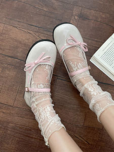 รองเท้า Mary Janes สีเงิน สำหรับผู้หญิง 2025 รองเท้าส้นแบนผูกโบว์สไตล์ Lolita น่ารัก รองเท้าหนังส้นสั้น รองเท้าหนังส้นหนา รองเท้าหนังส้นแบน