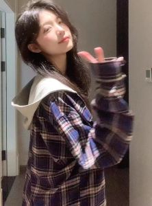 เสื้อเชิ้ตแขนยาวมีฮู้ดลายสก็อตสไตล์ย้อนยุคแบบอเมริกันสำหรับผู้หญิง เสื้อคลุมคาร์ดิแกนหลวมๆ สำหรับฤดูใบไม้ร่วง เสื้อคลุมกันหนาวแบบเปิดหน้า