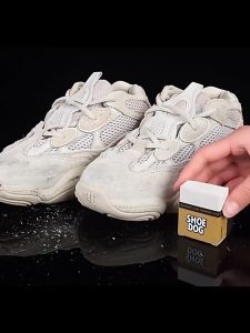 Pembersih sepatu bahan karet putih untuk membersihkan sepatu penghapus-Bersihkan sepatu bernoda dengan penghapus di atas kulit rusa bulu