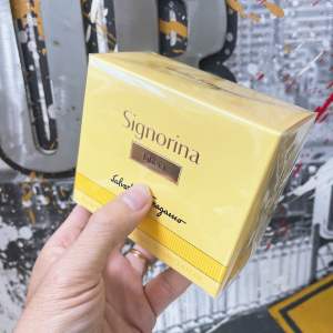 Nước hoa nữ Signorina Libera 100ml ( Vàng )