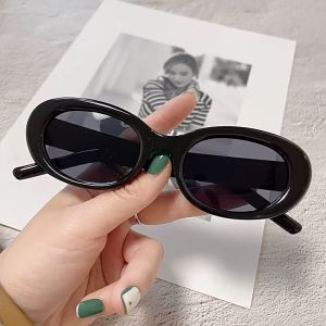 【Essentials☀️COD】Pria Wanita Kacamata Hitam Retro Tahan Uv Kacamata Hitam Premium Sense Ins Style Sunglasses