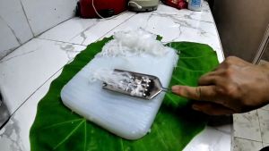 อุปกรณ์ขูดเส้น รูใหญ่ เหมาะสำหรับ ขูดเส้นข้าวแค่ว ข้าวฟืนขูด ขูดเส้นมะละกอ และ อื่นๆ ขนาด 5x10x10 cm