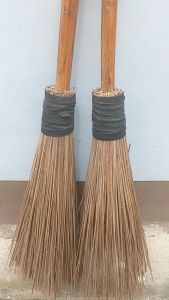 1PC NATURAL FIBRE SWEEPER BROOM SHORT WOOD HANDLE 34 INCHES
