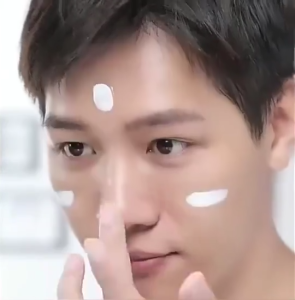 Krim Wajah Pria EELHOE 50g Krim Pemutih dan Pelembap Krim Pelembap Pria Anti-kerut Krim Pelembap Kulit Perawatan Kulit Wajah Pria Krim Pelembap dan Pemutih Anti-kerut