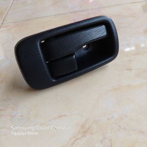 handel hendel handle dalam pintu mobil isuzu panther warna hitam kanan
