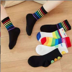 🧦ถุงเท้าเด็ก 4-5คู่ รายนาดสีและแบบ รูปเป็นรูปตัว ถุงเท้ายกเซต รูปแบบตามตัวอย่าง