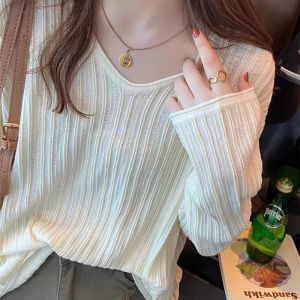 เสื้อสเวตเตอร์คอวีถักบางสไตล์ฝรั่งเศสสำหรับผู้หญิง ฤดูใบไม้ผลิและฤดูใบไม้ร่วง เสื้อชั้นในสไตล์เกาหลีสำหรับนักเรียน เสื้อแฟชั่น