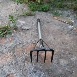 Garukan Sampah Kaki 4 Bahan Besi Panjang Pegangan 50 Cm