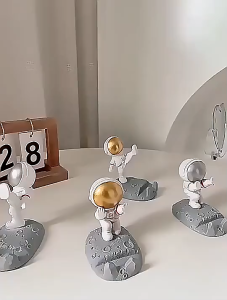 Cell Phone Stand Unique Cute Cool Fun 3D Cartoon Astronaut Design Mobile Phone Tablet Bracket for Desk Compatible with All Smartphones Children Gift Decor Home Office Desktop Decoration Creative Resin Holder Ornament Figurines Statues