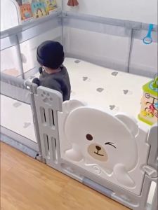 Beige คอกกั้นเด็ก สนามเด็กเล่น รั้วเด็ก 6/5/4ฟุต มีประตู ฟรีลูกบอลทะเล 50 ลูก คอกผ้าตาข่าย Game fence with opening door