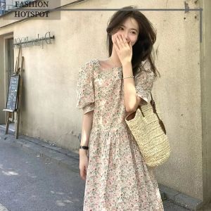 LHSunshine Sale ชุดกระโปรงแฟชั่นลายดอกไม้ สไตล์เกาหลีเกาใจ กระเป๋าเซลลูกลูกเกาใจ ถ่ายรูปออกมาน่ารักแน่นอน เนื้อผ้าดี สำหรับการหนูและสายคาเฟ่ ไม่หนาไม่บางจนเกินไป ไม่ตำคำถาม