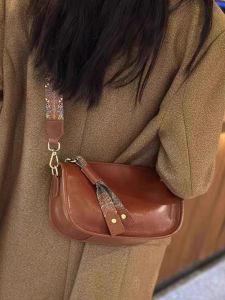 Trendy Top Layer Vegetable Tanned Cowhide Crossbody Bag Womens 2025 New Niche Design Commute Wide Band Genuine Leather Single Shoulder Bag