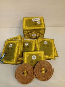 ธูปขดกลิ่นไม้จันทน์ขนาดกว้าง7ซม.ธูปขดกล้องเขียว  ราคากล่องละ89บาท( 1.กล่อง มี12ซอง )1ซอง มี2ขด   กลิ่นหอมเย็น ควันน้อย จุดติดง่าย