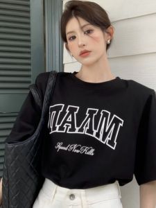 เสื้อยืดแขนสั้นผ้าฝ้ายแท้สไตล์ย้อนยุคสไตล์อเมริกัน ทรงหลวม สำหรับผู้ชายและผู้หญิง ฤดูร้อน 2024 เสื้อยืดคู่รักแฟชั่น