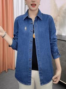 เสื้อเชิ้ตยีนส์แขนยาวปักลายฤดูใบไม้ร่วง ทรงหลวม ทรงเข้ารูป คอปก แฟชั่นสำหรับคุณแม่วัยกลางคน ทรงหลวม ทรงเข้ารูป