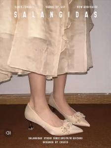 Elegant Satin Wedding Shoes with Crystal Decorations Pointed Toe Thin Heel Comfortable for Long Time Wear Engagement Footwear